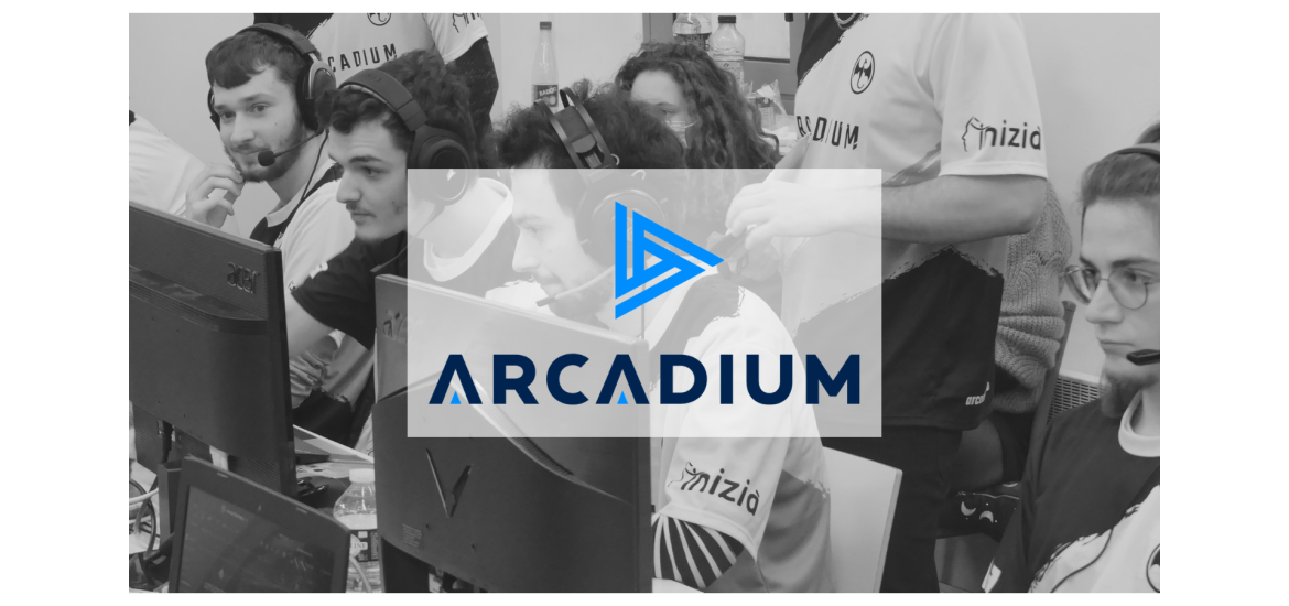 Joueurs d'un tournois Arcadium & logo