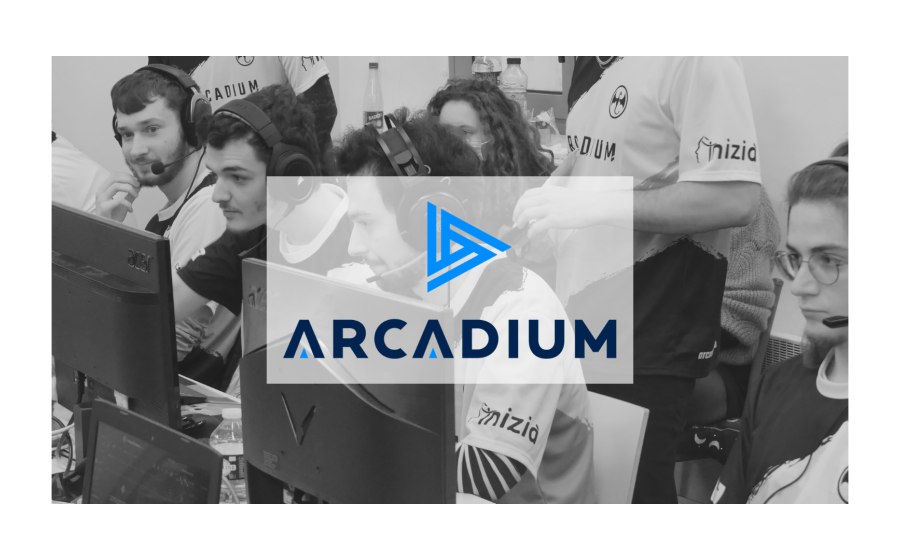 Joueurs d'un tournois Arcadium & logo
